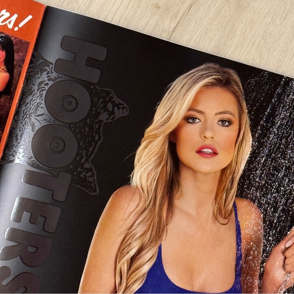 HOOTERS 2024 Calendar and Can Collie Combo Set NWT - Picture 8 of 13